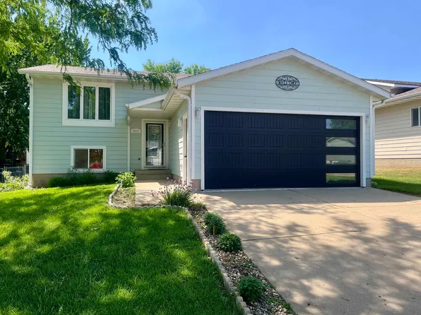 3015 Francis St, Yankton, SD 57078