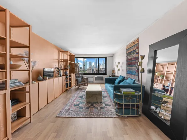 185 Hall Street image 1 of 19