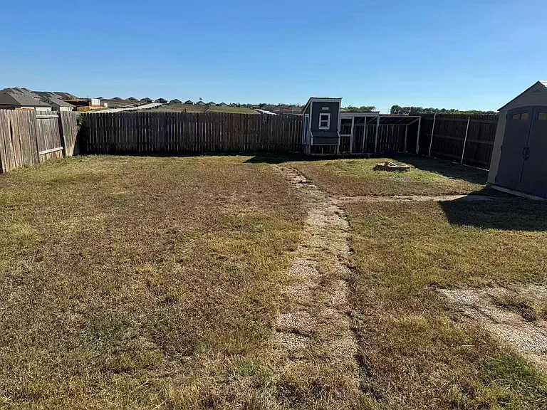 1806 Douglas St — Photo 14