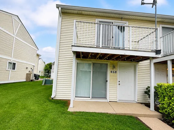 468 Meadow Green Ln, Round Lake Beach, IL 60073