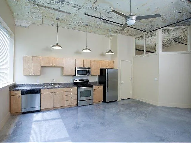Blue Plate Artist Lofts — Photo 20
