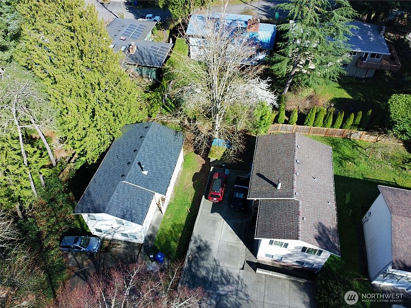 4th image of 10606 Roosevelt Way NE