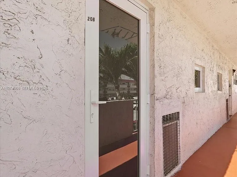 811 S Hollybrook Dr #208 — Photo 12
