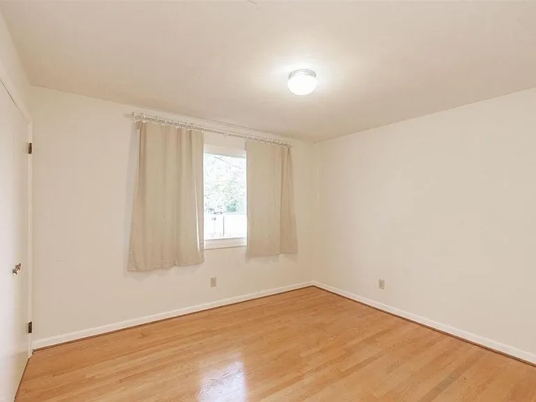 601 Broce Dr — Photo 14
