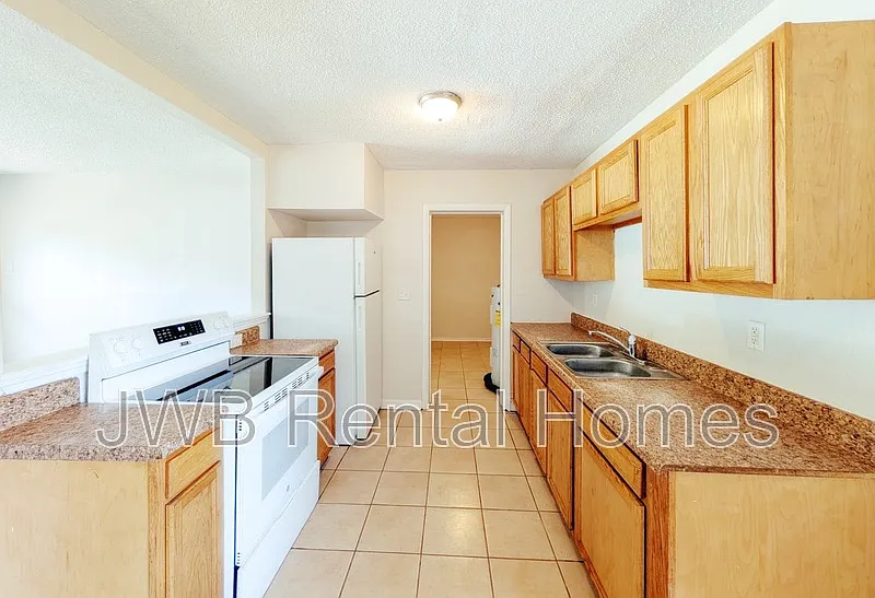 Cedar Hills — Photo 2