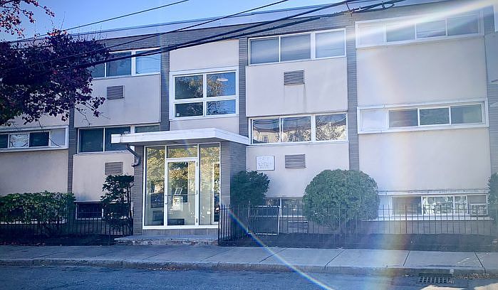 1st image of 7 Spruce St APT 8
