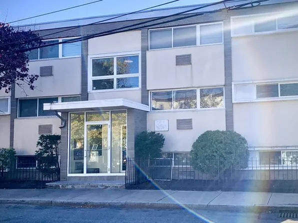 7 Spruce St APT 8, Waltham, MA 02453