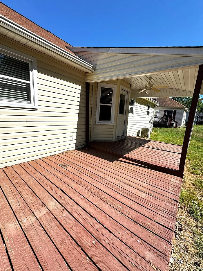 Building Photo - 114 Meadow Wood Dr