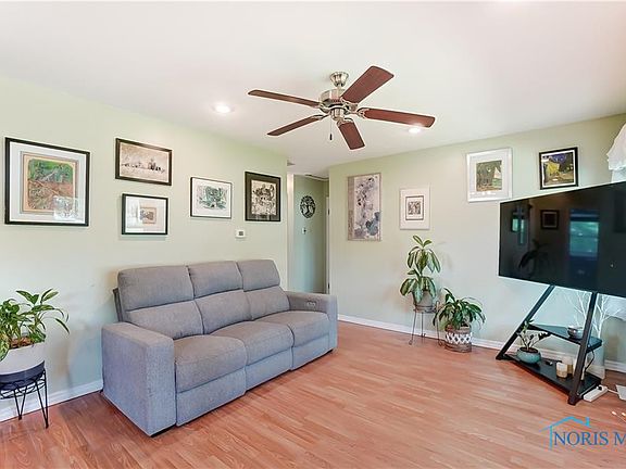 5th image of 5745 Castlerock Dr