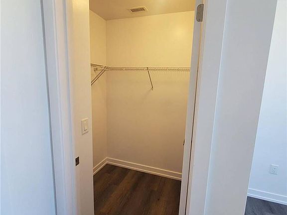 2nd image of 5055 Greenlane #414