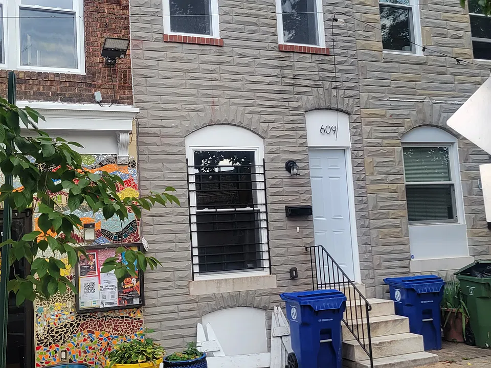 609 N Montford Ave