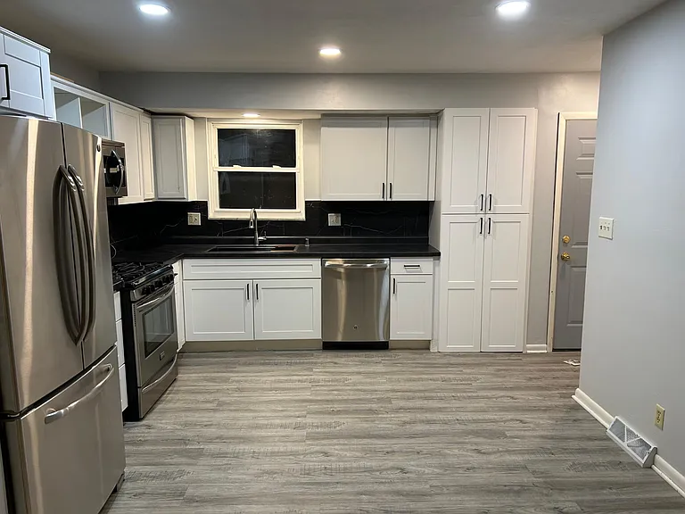 1758 Berkeley Rd — Photo 2