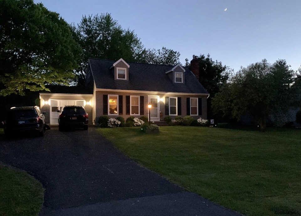 1st image of 20 Linda Ln