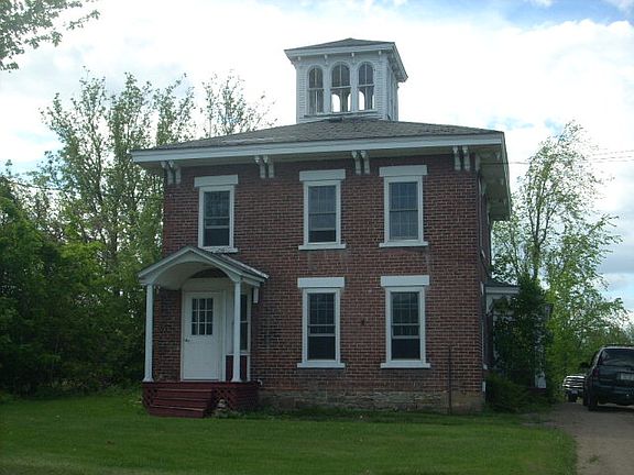 3rd image of 123 Franklin St