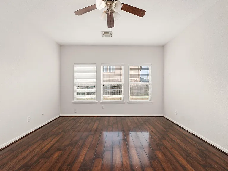 21426 Venture Park Dr — Photo 23