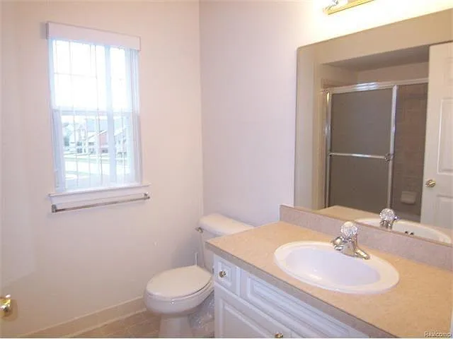 2 bed, 2.0 bath, 1142 sqft, $1,700 — Photo 3