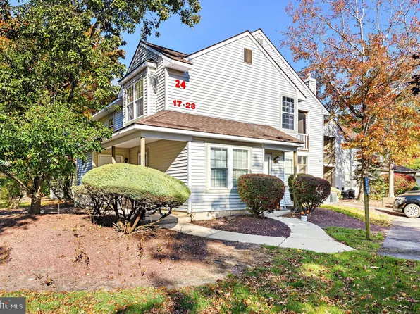 19 Waterview Dr, Absecon, NJ 08205
