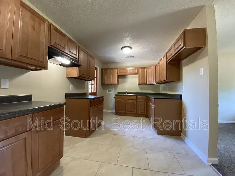 4465 Ryan St — Photo 4