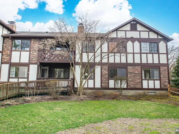 102 Mark Twain Way, Mahwah, NJ 07430