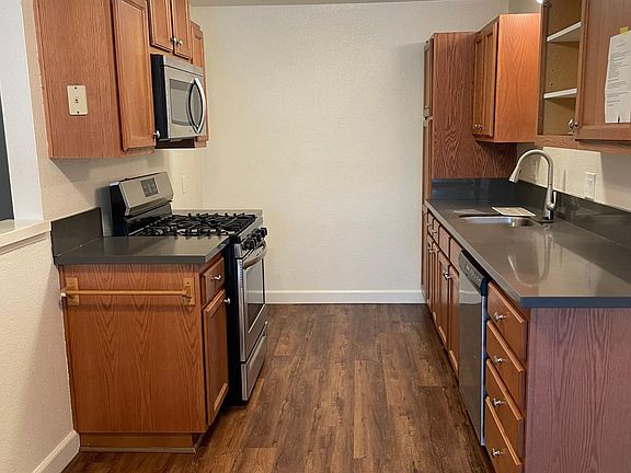 5th image of 563 E Lemon Ave #4