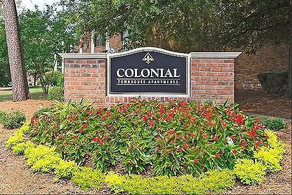Colonial Townhouses — Photo 22