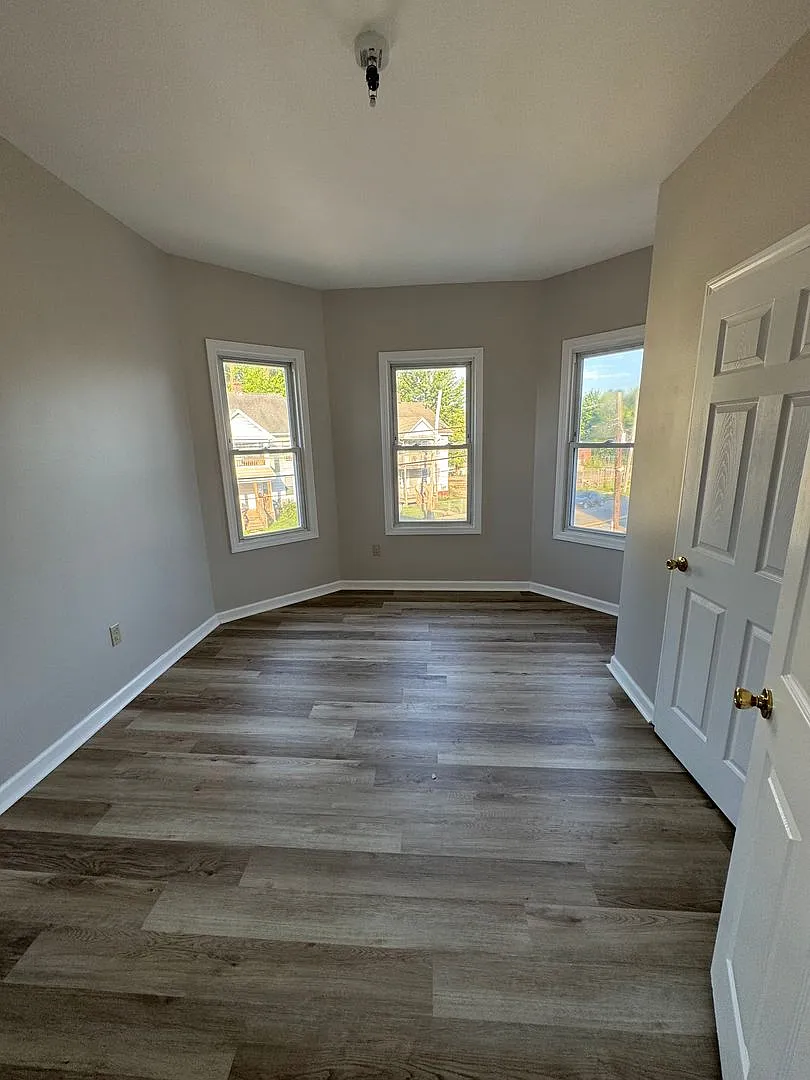 Beautiful 4 Bedroom homes in the heart of West Springfield! — Photo 2