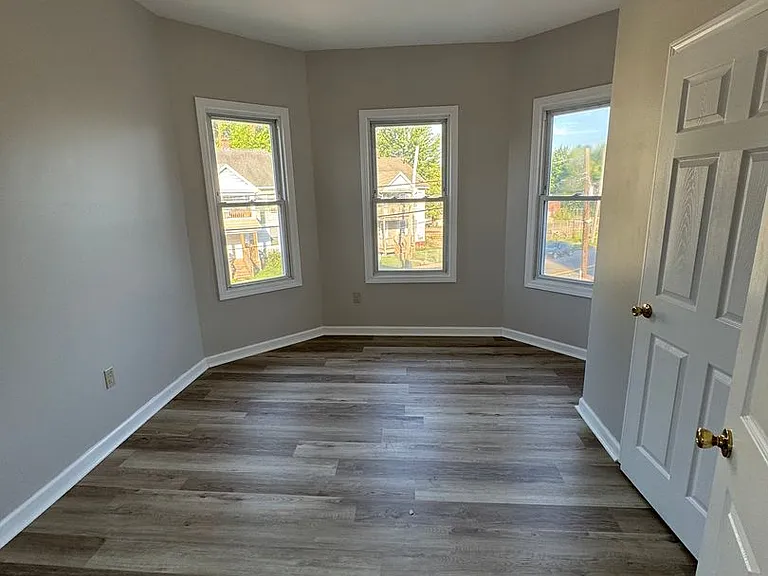 1015 Main St — Photo 1