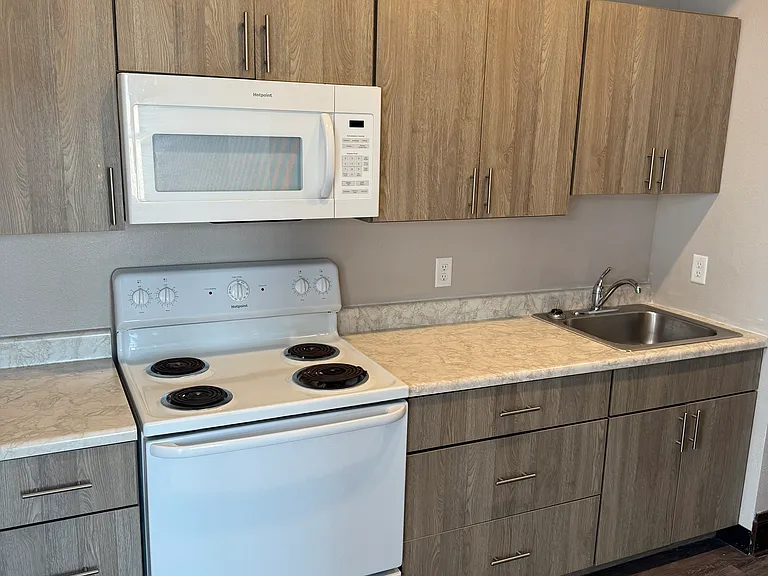 223 N Main St — Photo 15