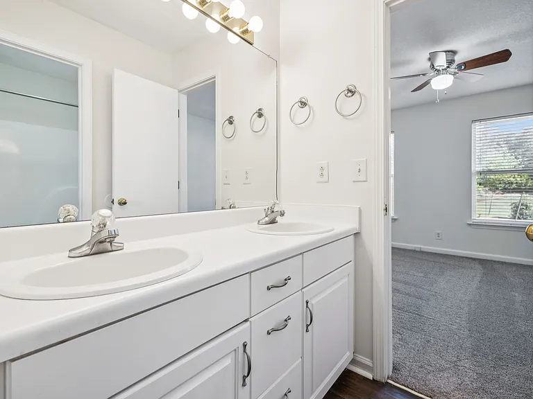 Two Bedroom B - 2 Bed / 1.5 Bath - 1,050 Sq.Ft.