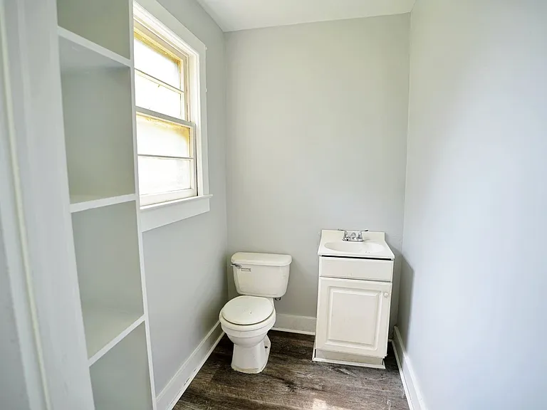 330 W 41st St — Photo 12