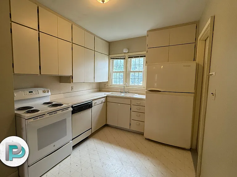 221 2nd St NE #1 — Photo 3