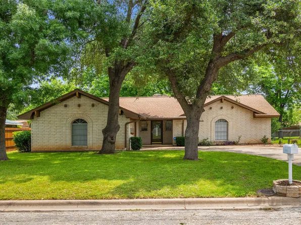 2304 Asbury St, Brownwood, TX 76801