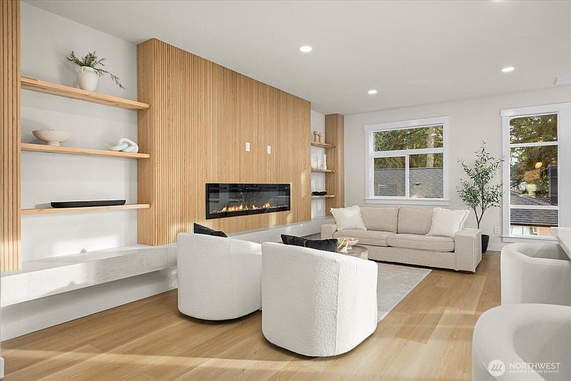 4th image of 14308 Roslyn Place N