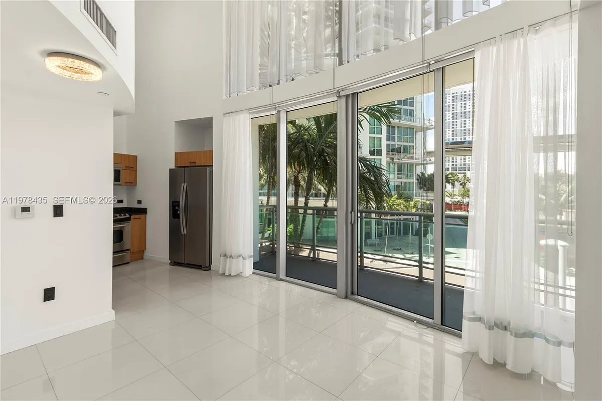 Building Photo - 350 S Miami Ave #312