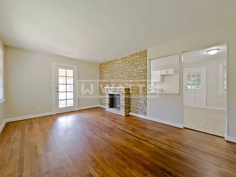 409 Foust Ct — Photo 3