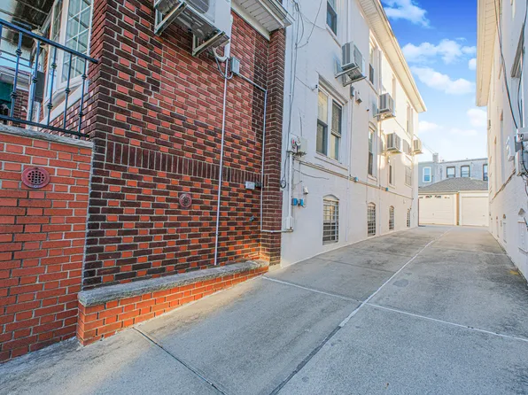 1042 70th Street image 3 of 34