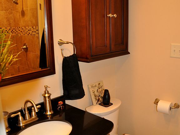 1st floor bathroom 2