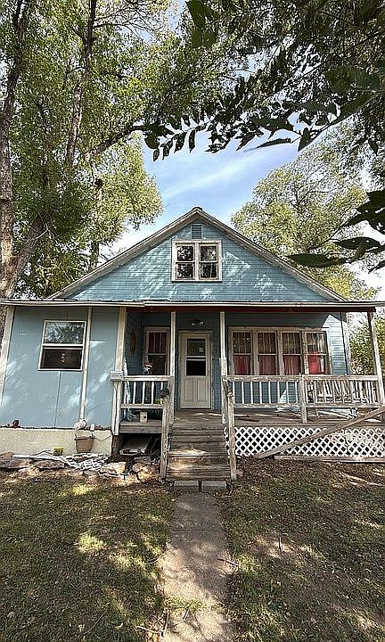 1st image of 307 3rd Ave