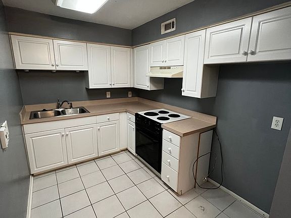 5th image of 402 Lower 8th Ave S APT 4