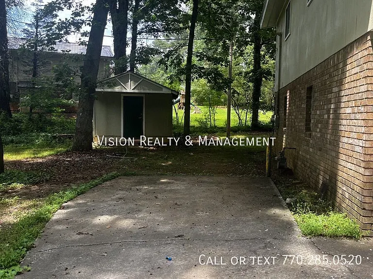 150 Castlegate Cir — Photo 4