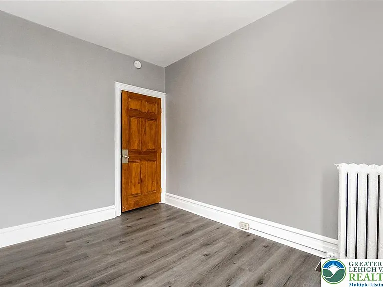 164 W Main St #HOUSE — Photo 8