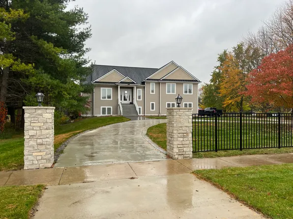 10715 64th Ave, Allendale, MI 49401