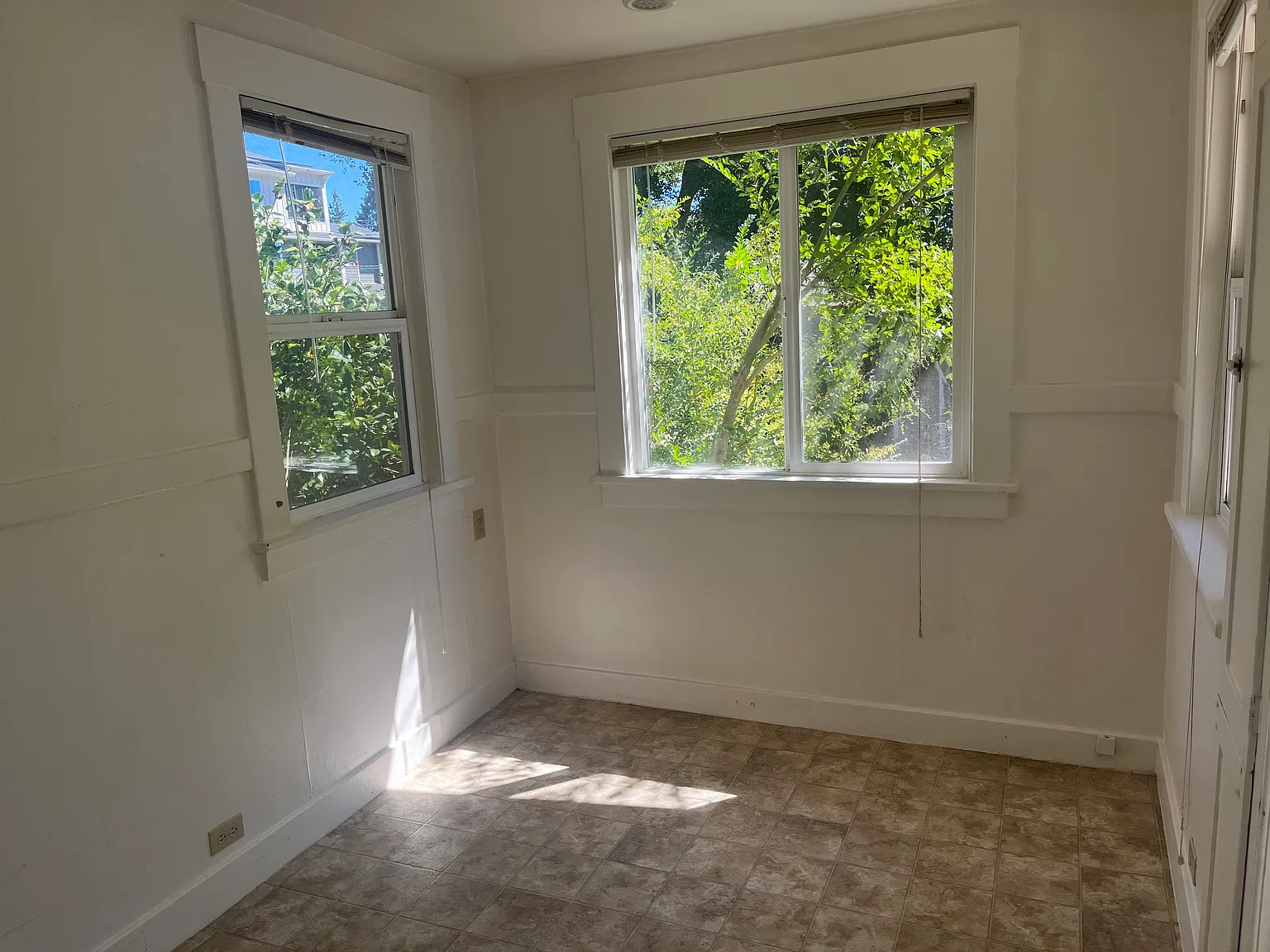 2 bed, 976 sqft, $2,700 — Photo 3