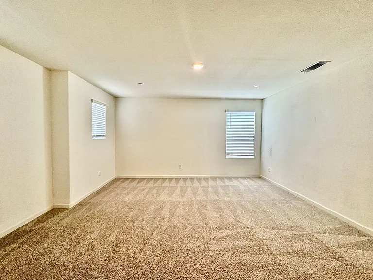 1809 Columbia Dr — Photo 6