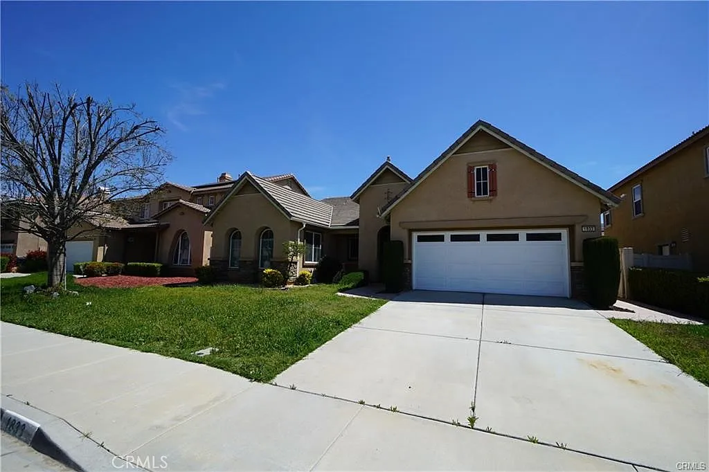 4 bed, 2617 sqft, $3,300 — Photo 2