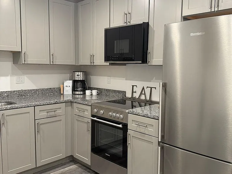 585 ESSEX STREET — Photo 33