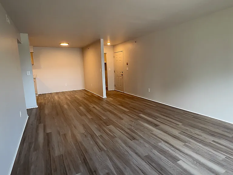 Prentiss Pointe Apartments — Photo 285
