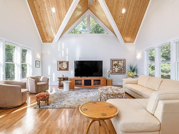 2nd image of 86 Summersea Road