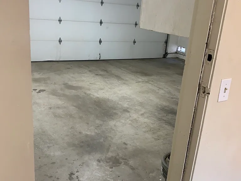 2600 W Porter Ave — Photo 2