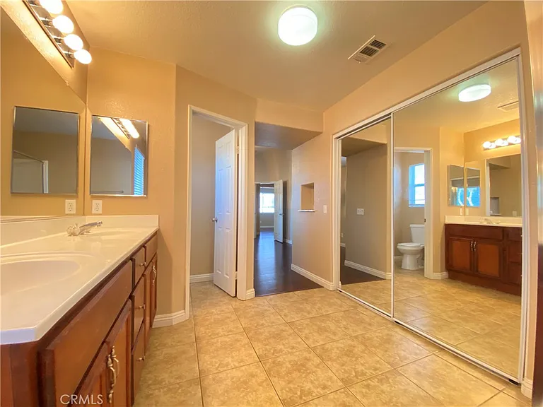 708 Hillview St — Photo 23